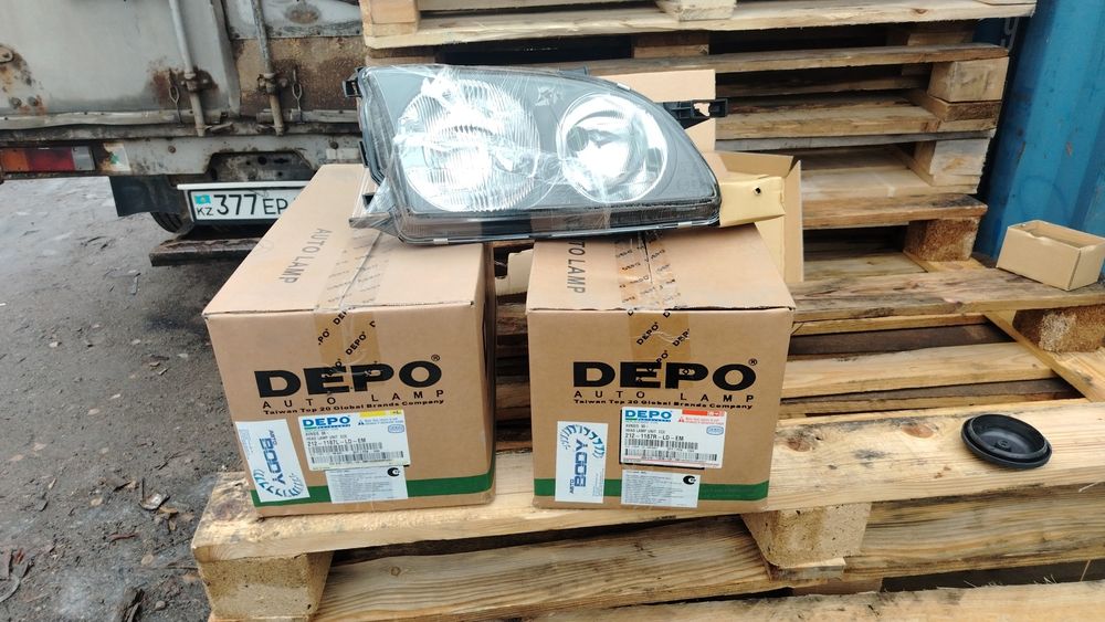 Фары авенсис 98г.