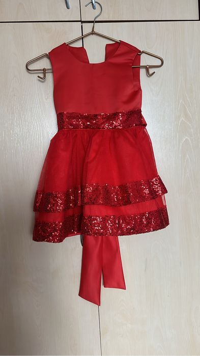 Продам детский Костюм и платье