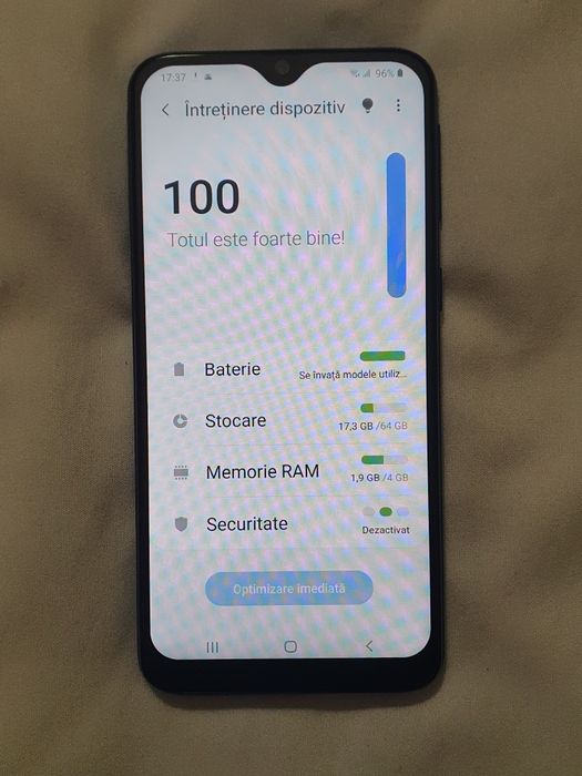 Tel. Samsung A40.