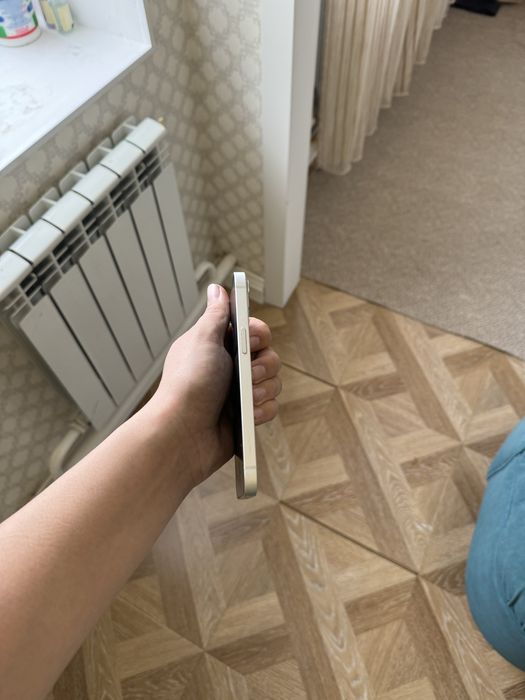 Продам Iphone 13