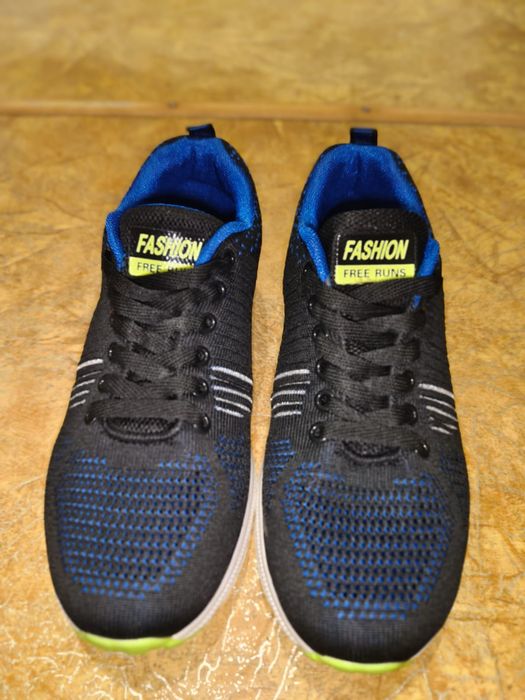 Кроссы женские новые