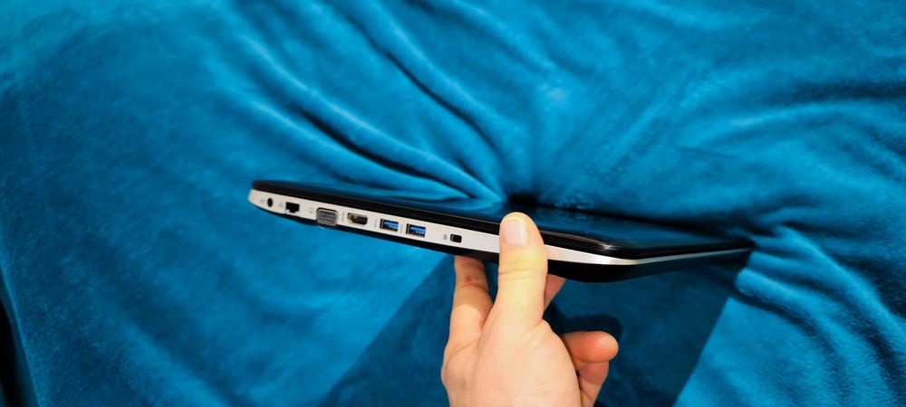 Продавам Лаптоп Asus K555L