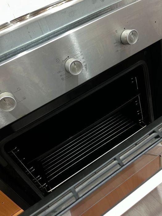 Продам электро плиту с духовым шкафом