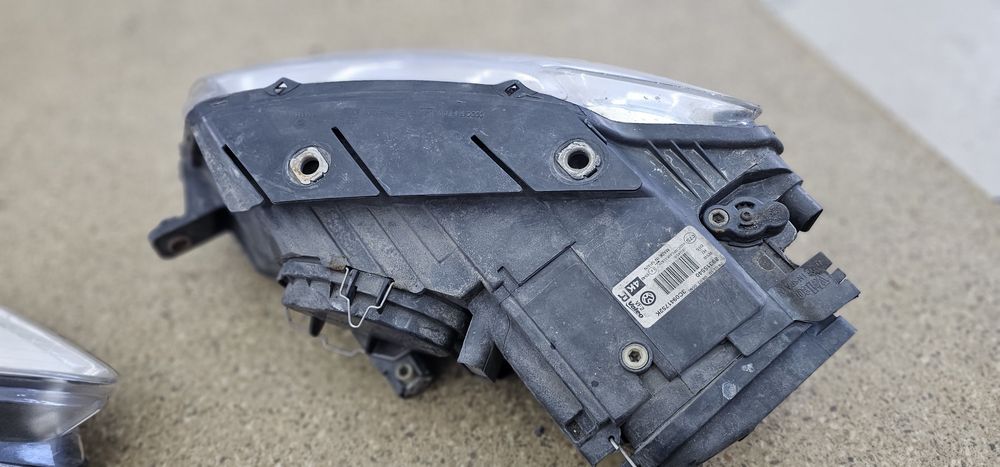 Faruri Xenon vw Passat B6