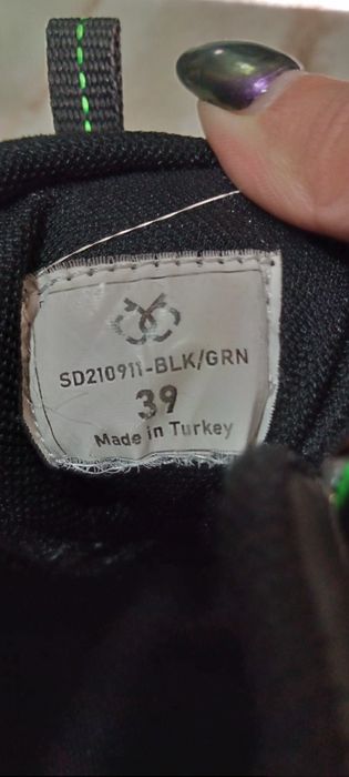 Обувки и боти на символични цени