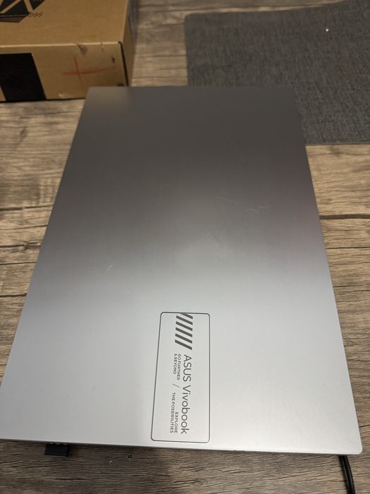 Asus Vivobook ideal holatda