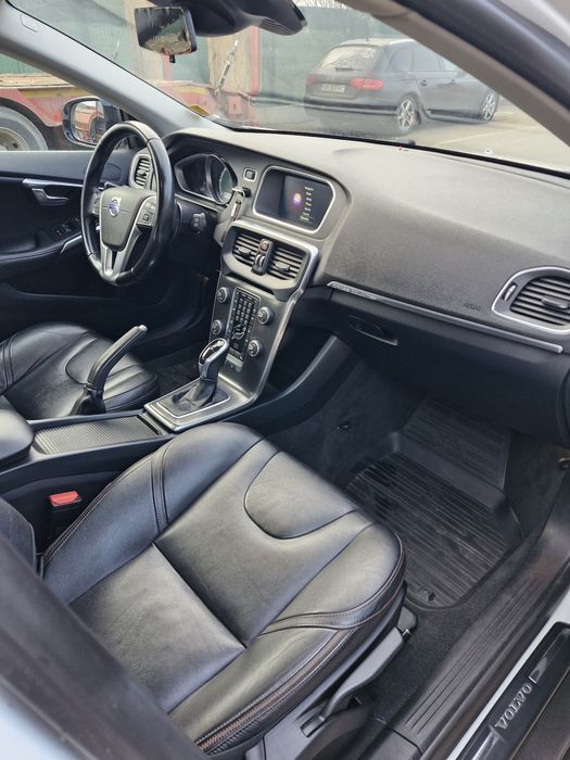 Volvo v40 cross-country d2,an 2015