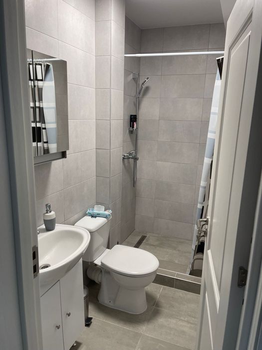 Închiriez garsonieră