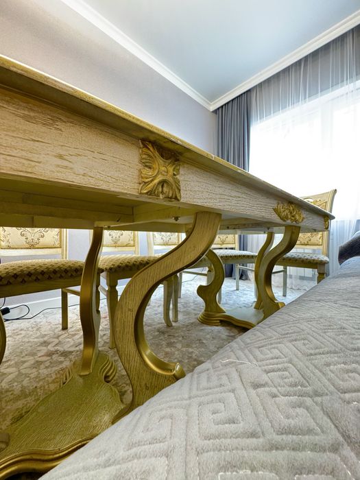 Стол 8 орындығымен сатылады