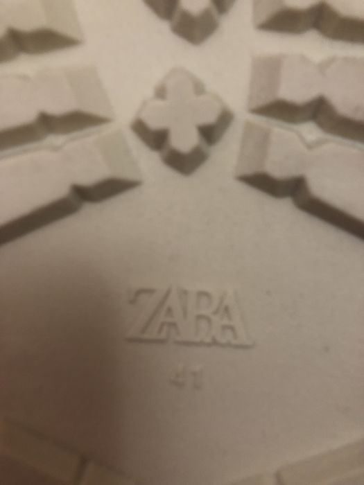 Ботинки Zara.