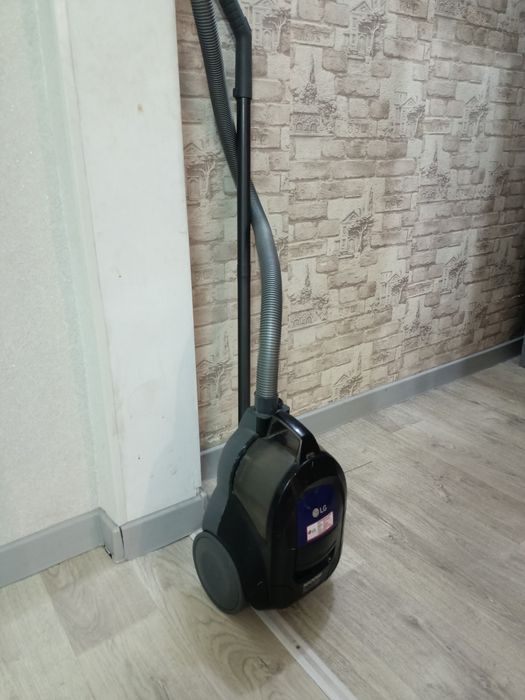 Продам мощный пылесос, отлично пылесосит