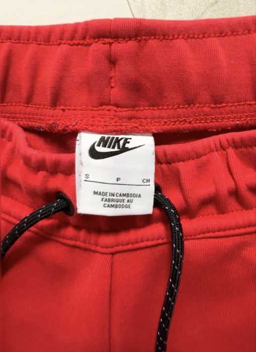 nike texh fleece rosu