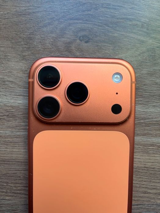 iPhone 17 Pro 256GB – Cosmic Orange