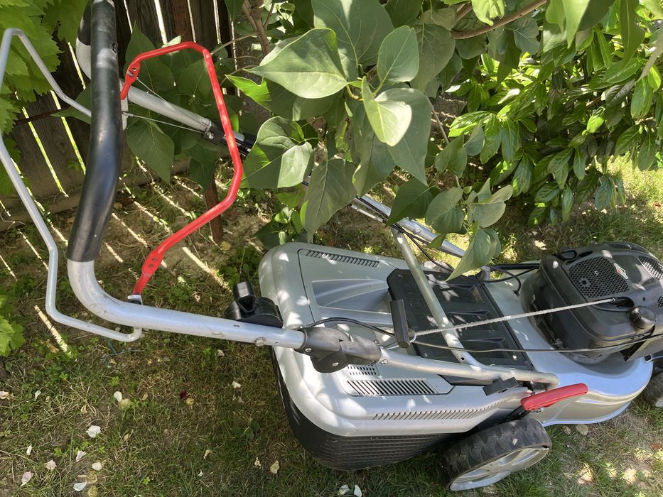 Masina de tuns iarba pe benzina Alko