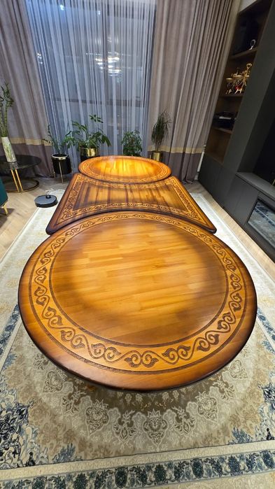 Стол из настоящего дерево