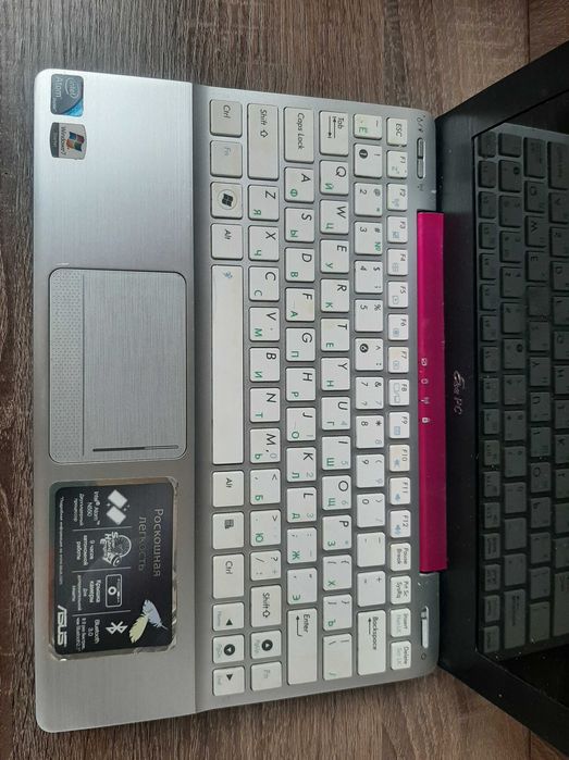 Нетбук Asus белый