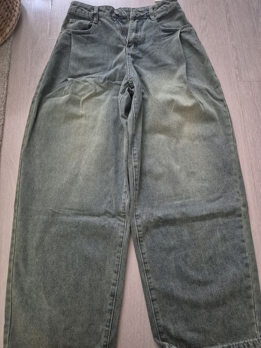 Широки изтъркани дънки