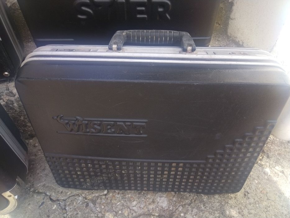 Куфар за Ел. инструменти Parrat /Wisent
Множество отделения!
Марки: