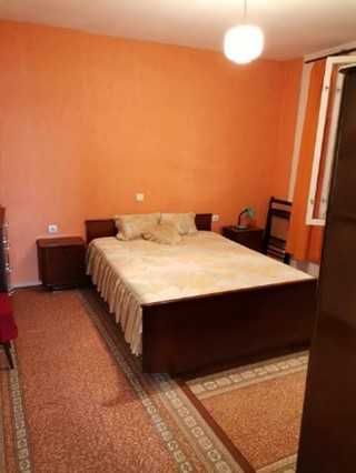 Продава се самостоятелно двуетажно жилище в масивна къща в гр. Попово