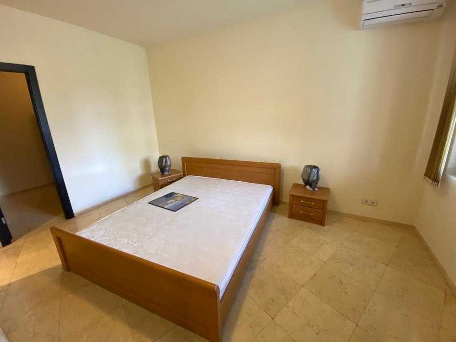 Тристаен апартамент в к-с „Райска градина“, Първа линия