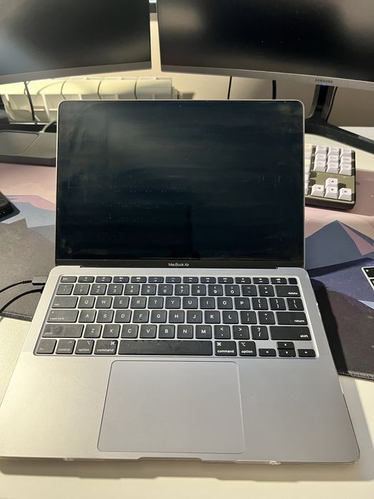 Macbook air 13 intel i3 .идеальное состояние