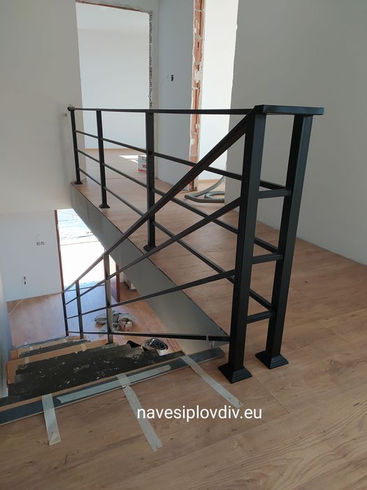 Парапети, врати и огради от ковано и гладко желязо