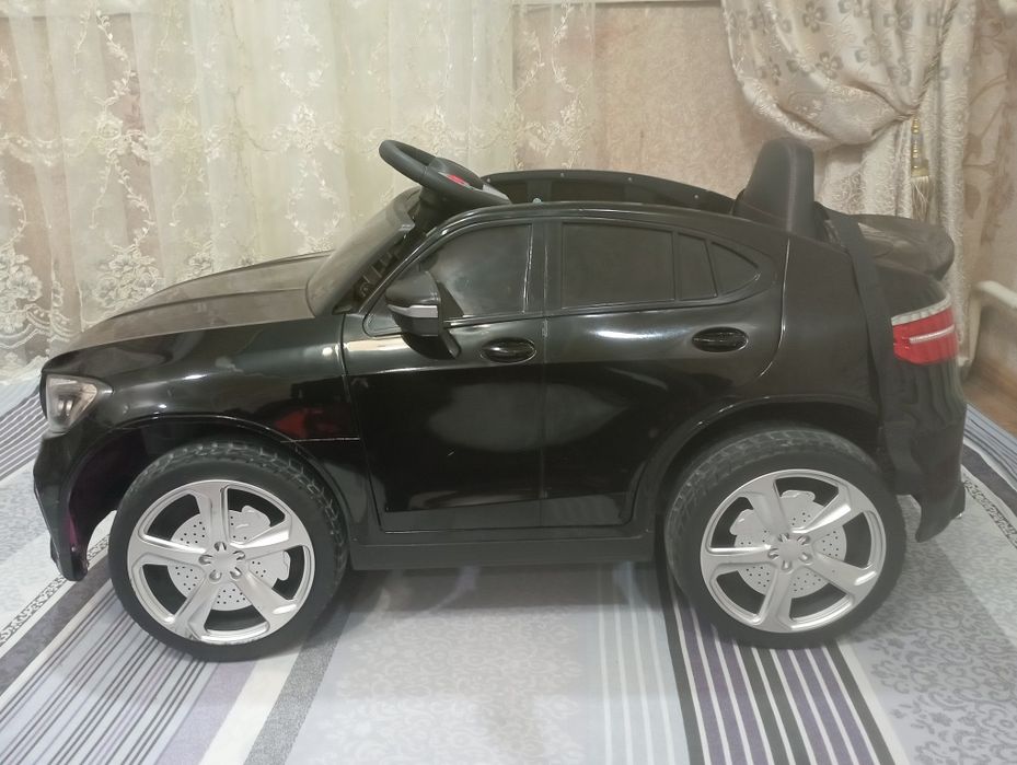 Детская машинка Mercedes-Benz.