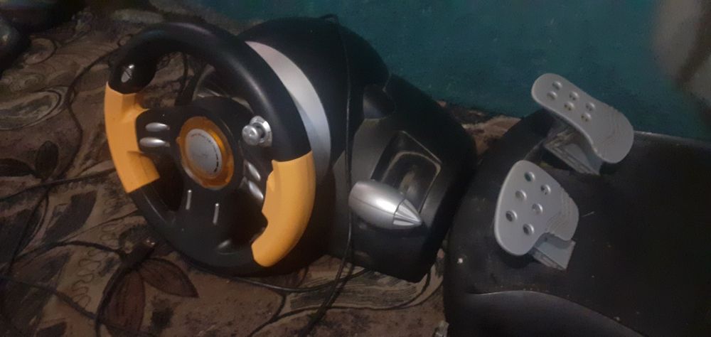 Руль игровой(не дорого)