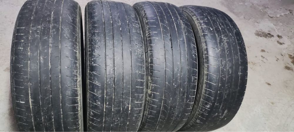Шины Bridgestone R20/235/55 комплект