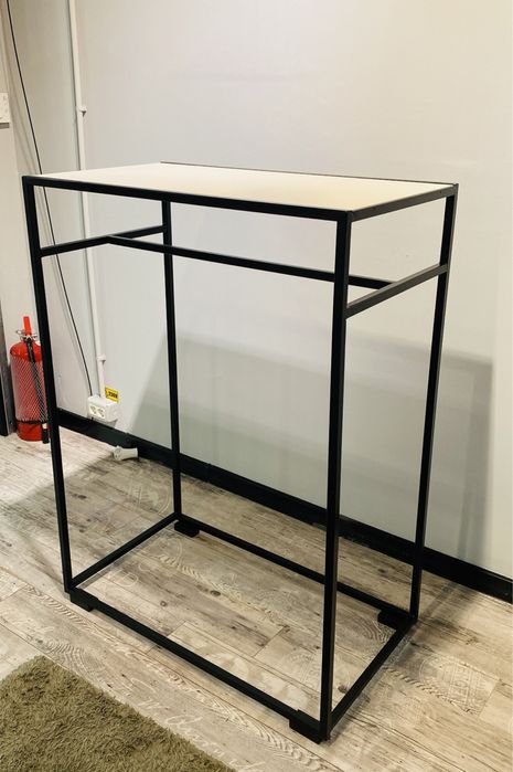 Mobilier showroom haine si manechin