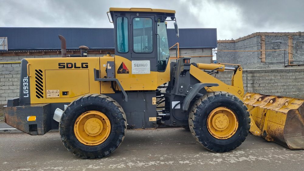 Погрузчик 2 кубов