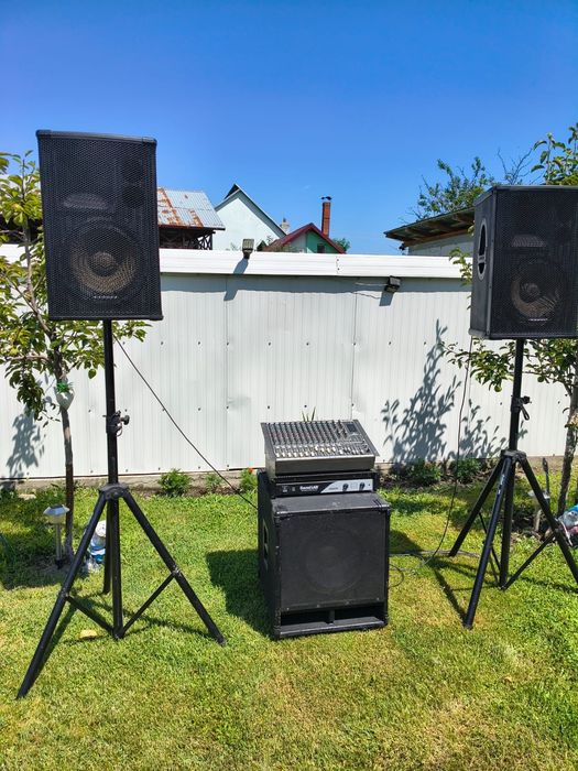 Boxe behringer cu putere mixer