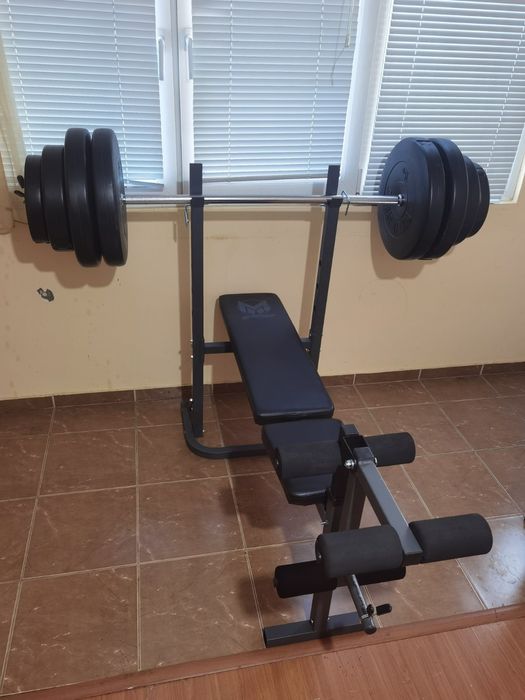 Продавам лежанка с лост и тежести