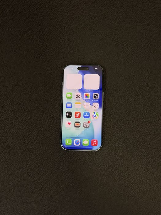Отличен iPhone 17 - 100% battery