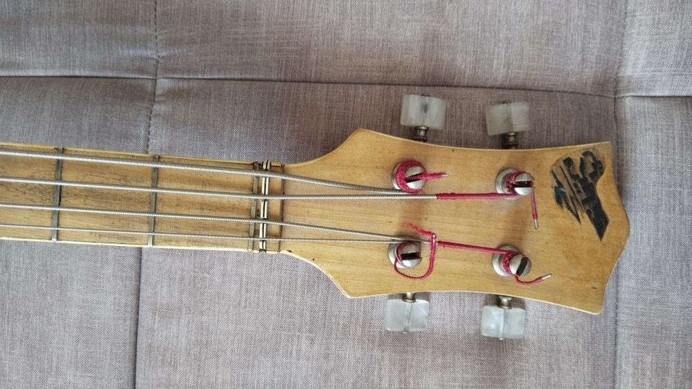 Бас гитара электрическая Българска Кремона