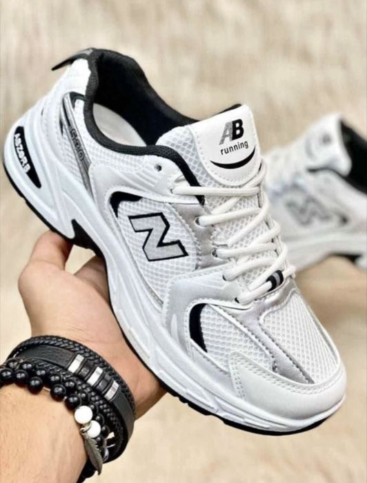 New Balance erkaklar krossovkalari
