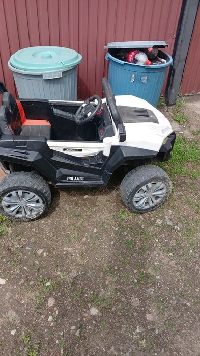 Продам игрушечный автомобиль