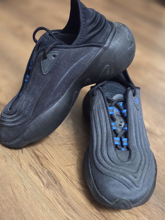 Маратонки Adidas – №38
Продавам оригинални маратонки Adidas, номер 38.