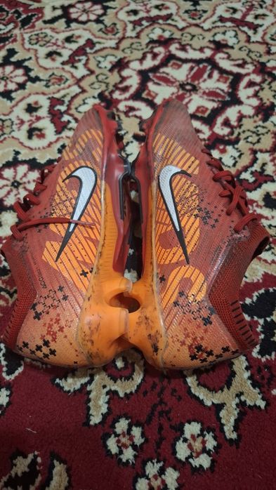 Бутсы и сороконожки