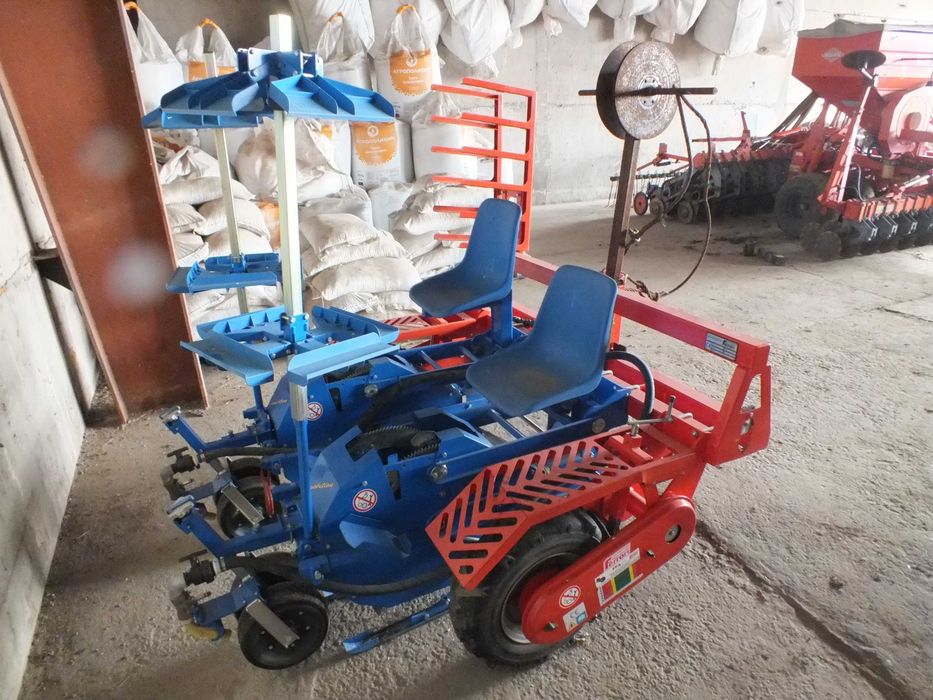 Разсадо-посадъчна машина за пипер Ferrari