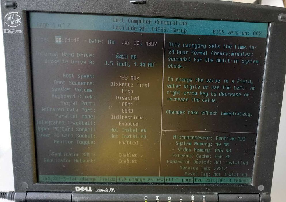 Продавам лалптоп Dell Latitude XPI