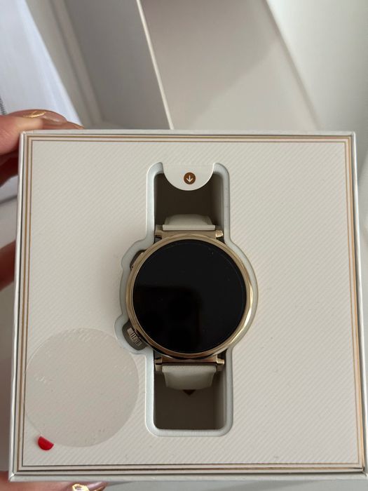 Часовник Huawei GT5