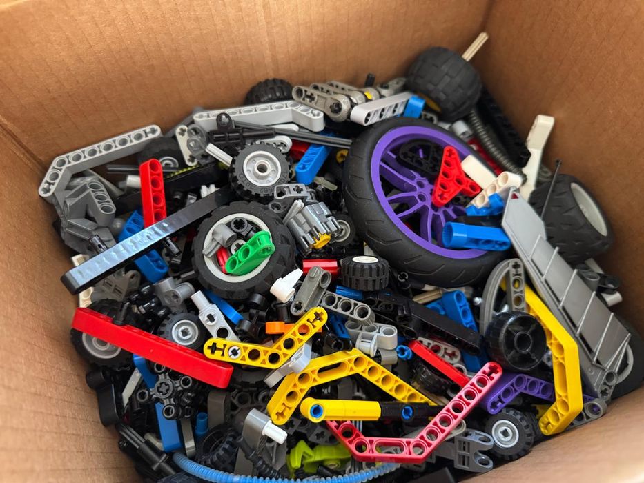 Лего техник. 1000 деталей