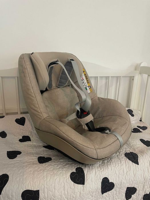 Продам комплект кресел Maxi-Cosi