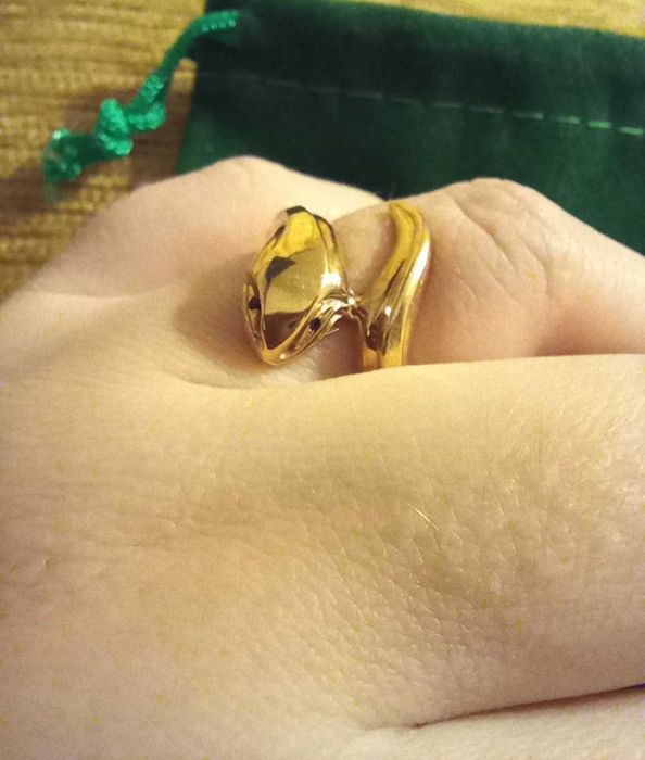 Кольцо змея с натуральными шпинелями