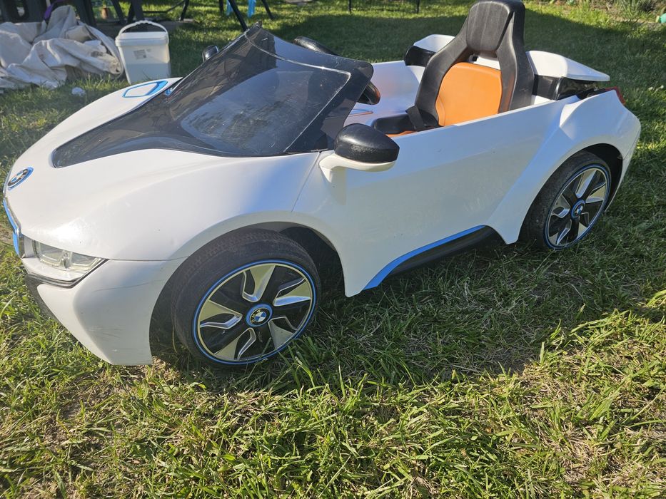 Детска акумулаторна кола BMW i8