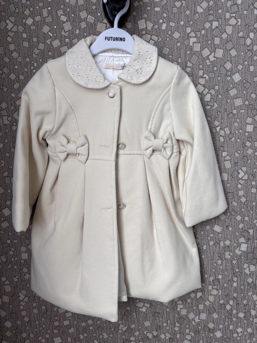 Продам новое пальто для девочки