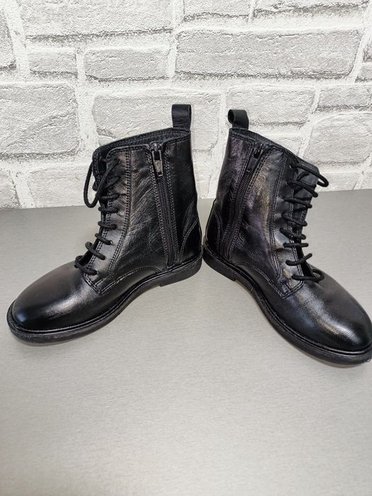 Ghetuțe de toamna-primavara ,negre ,întreținute,fara urmă de uzura pro