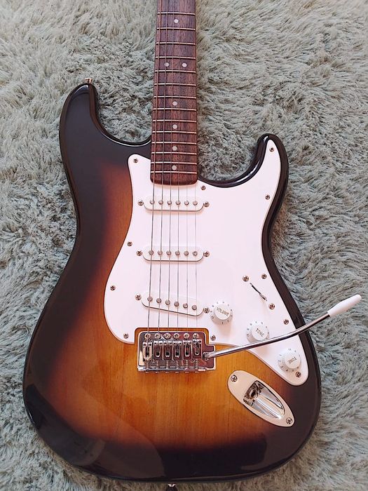 Fender Squier  Stratocaster chitara Yamaha Casio Korg Boss Roland