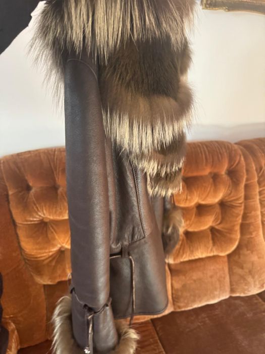 Haina piele cu blana, marimea S, in stare foarte buna!